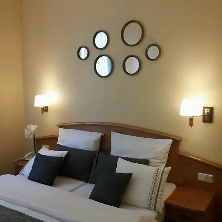 Bugatti Hotel 3*